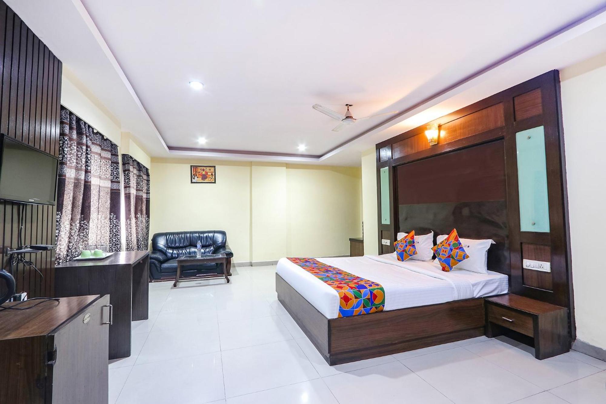 FabHotel Royal Residency Lakdikapul Hyderabad Bagian luar foto