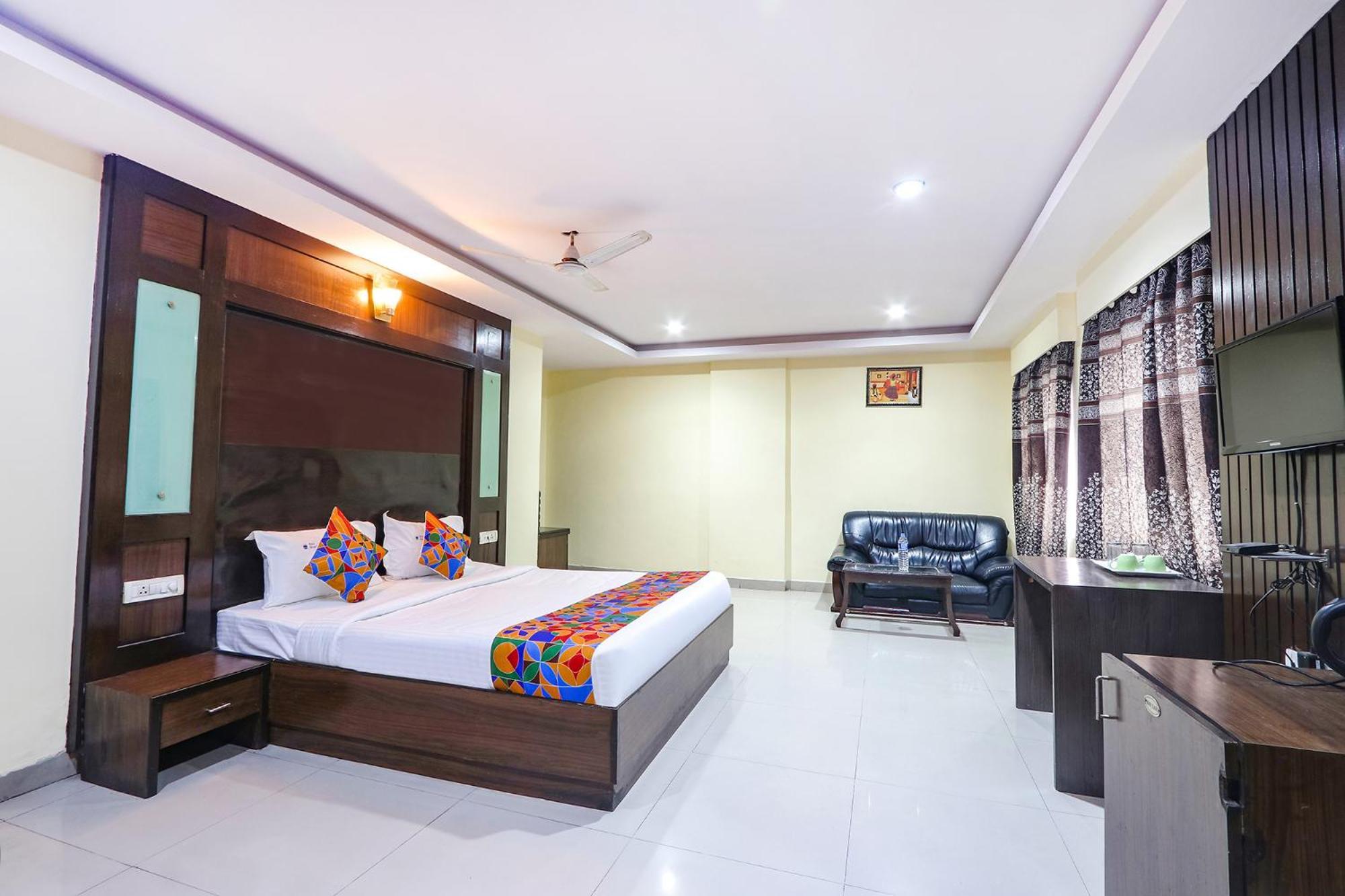 FabHotel Royal Residency Lakdikapul Hyderabad Bagian luar foto