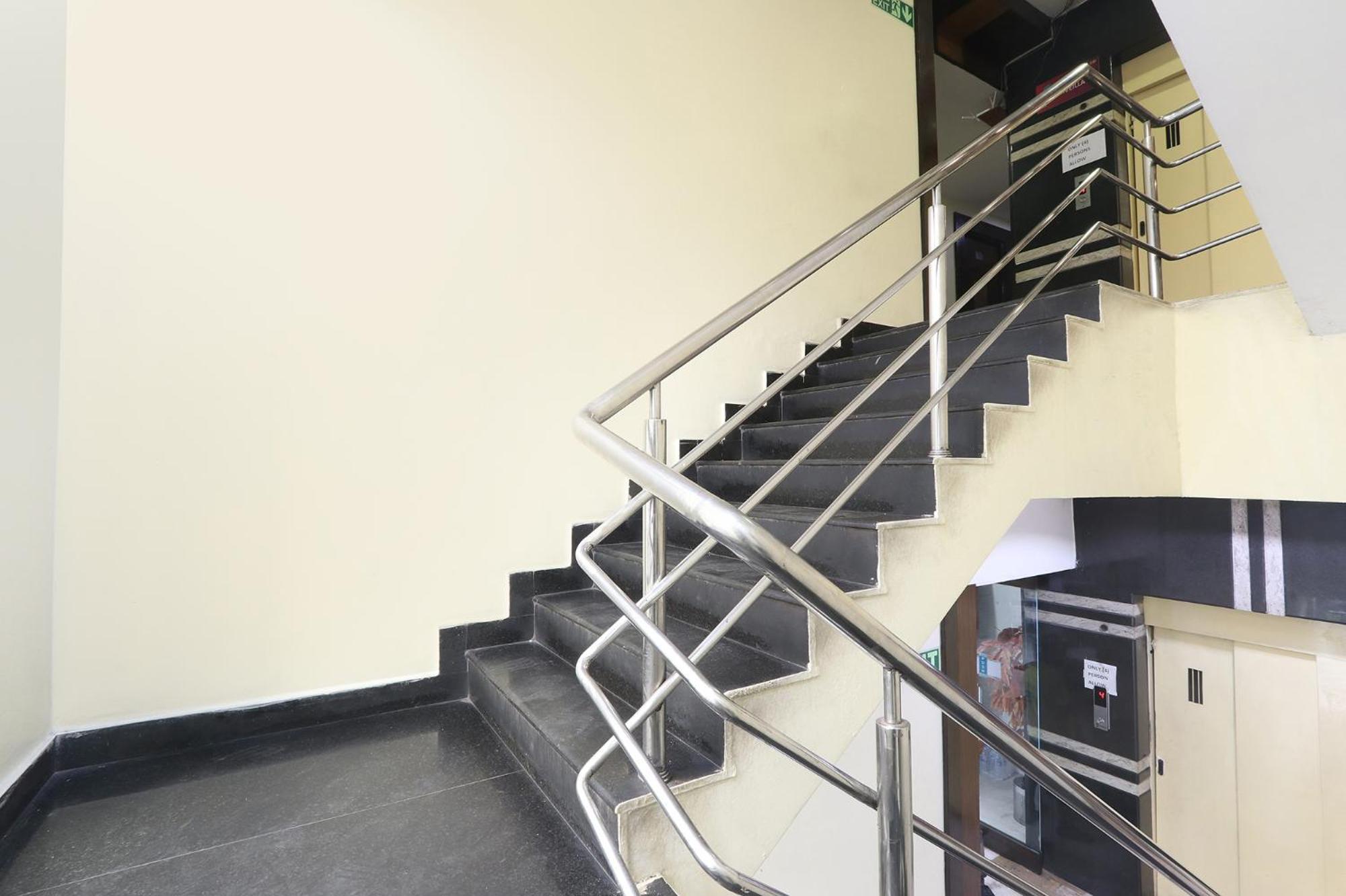 FabHotel Royal Residency Lakdikapul Hyderabad Bagian luar foto