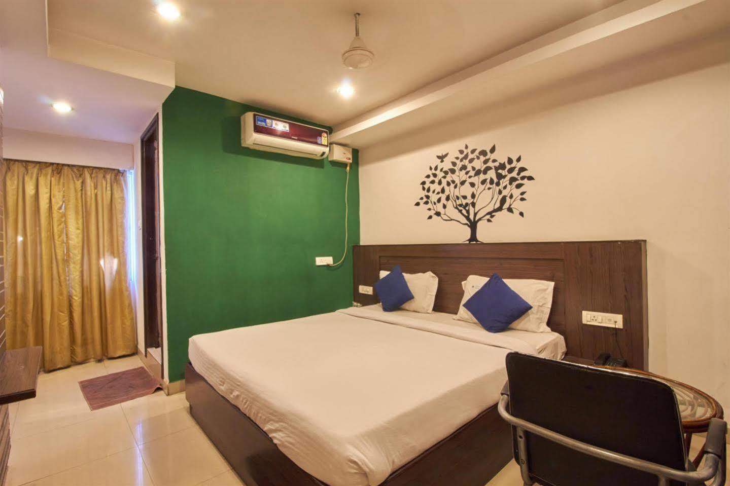 FabHotel Royal Residency Lakdikapul Hyderabad Bagian luar foto