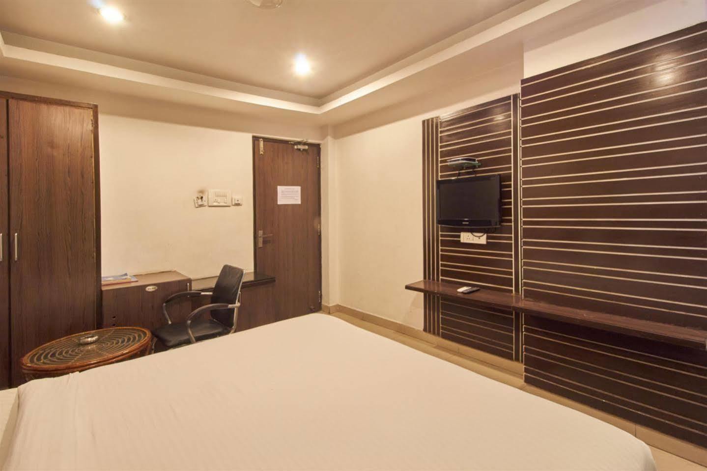FabHotel Royal Residency Lakdikapul Hyderabad Bagian luar foto