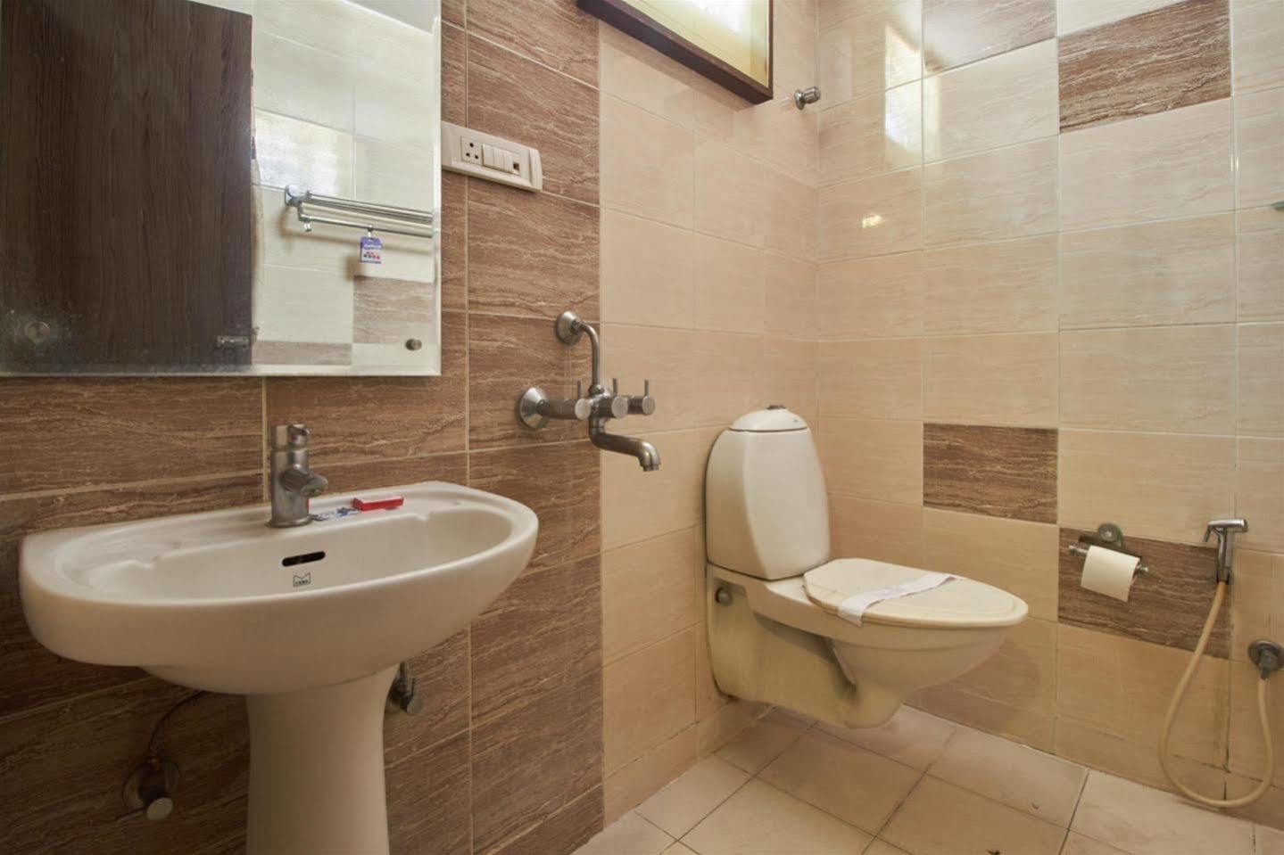 FabHotel Royal Residency Lakdikapul Hyderabad Bagian luar foto