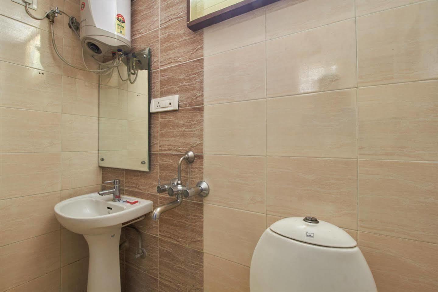 FabHotel Royal Residency Lakdikapul Hyderabad Bagian luar foto