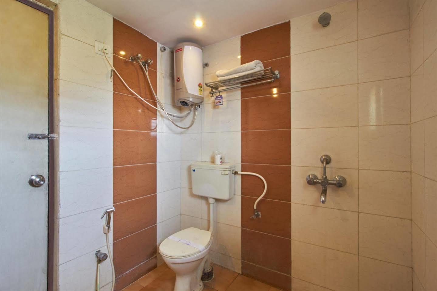 FabHotel Royal Residency Lakdikapul Hyderabad Bagian luar foto