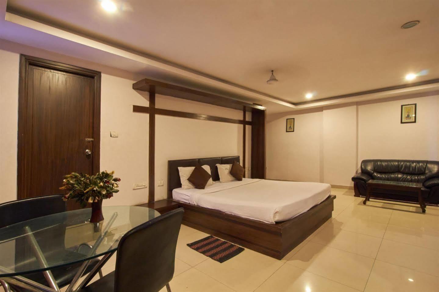 FabHotel Royal Residency Lakdikapul Hyderabad Bagian luar foto