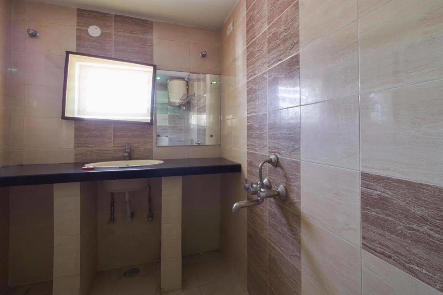 FabHotel Royal Residency Lakdikapul Hyderabad Bagian luar foto